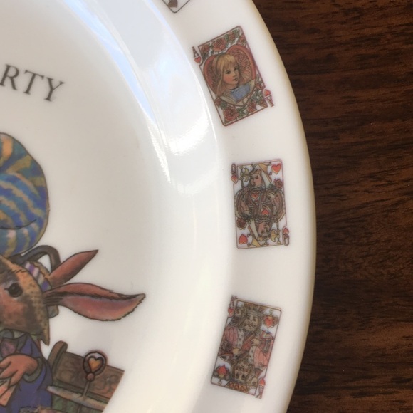 3 Alice in Wonderland Unique Bundle: 2 Used Books + 1 Melamine Plate - Picture 4 of 15